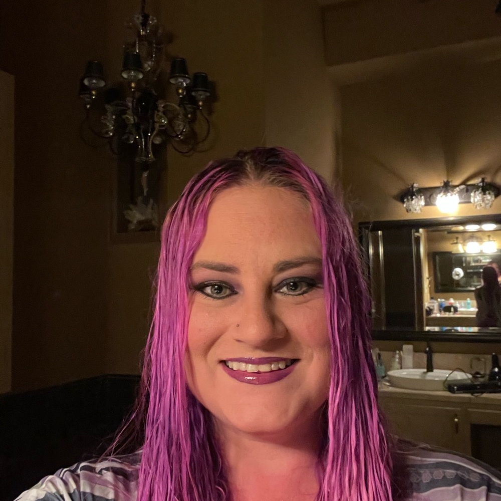 Meet your Posher, Lauren (That crazy lady who changes her hair too much😂🤣)😘🙏 - Picture 4 of 16